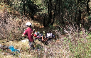 #Lerma: rescatan a hombre que cayó a barranca de 40 metros