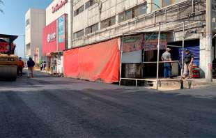 Un total de diez puestos ambulantes impiden que se concluya la repavimentación del Bulevar de los Guerreros