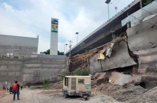 Se derrumba talud en Tlalnepantla.