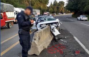 Choca taxi contra muro de contención y deja seis lesionados en la Toluca-Tenango