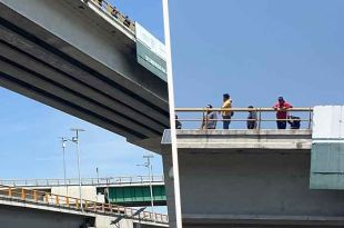 Un hombre que se quería lanzar de un puente causó la movilización de policías y unidades de emergencia.