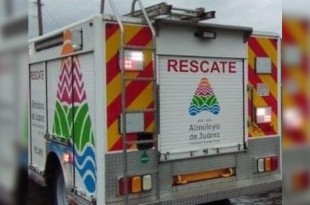 La víctima sufrió graves quemaduras en la cabeza y piernas, fue hallado en el suelo tras el impacto del rayo.