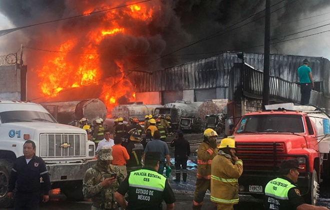 Desalojan a 400 por incendio en Melchor Ocampo; 14 viviendas afectadas