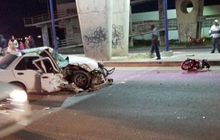 Choca motociclista con auto en la Toluca-Naucalpan; dos lesionados