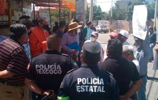 Vecinos impiden el paso de camiones de carga en #Texcoco