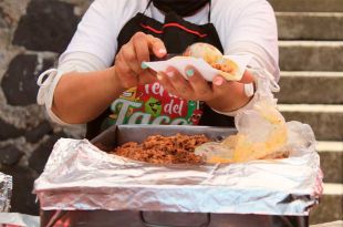 La población pudo comer tacos de forma gratuita durante 60 minutos.