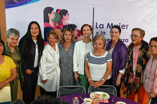 Presidenta municipal de Naucalpan y mujeres de diversas colonias