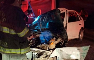 #Toluca: choca y abandona su auto en Calzada al Pacífico