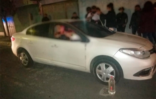 Ejecutan a dos a bordo de un automóvil en #Neza