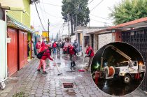 Brigadas municipales, SAPASAC y la CAEM mantienen labores de limpieza y desazolve para retirar lodo, basura y granizo de las zonas afectadas.
