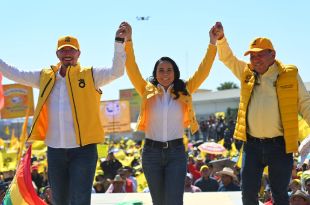 El perredismo mexiquense mostro su músculo electoral denominado #OlaAmarilla durante el acto protocolario.