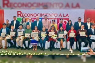 Ixtlahuaca celebra el Mes de la Juventud con la entrega inaugural de reconocimientos a jóvenes destacados en áreas como la académica, deportiva, artística y social.