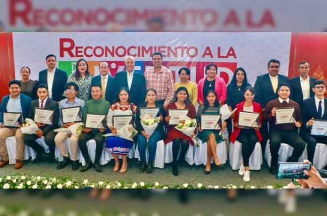 Ixtlahuaca celebra el Mes de la Juventud con la entrega inaugural de reconocimientos a jóvenes destacados en áreas como la académica, deportiva, artística y social.