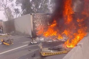 #Video: Arde tráiler en la vía Atlacomulco-Acambay