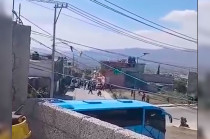 Video: Vecinos se enfrentan con policías en Edoméx; hay heridos