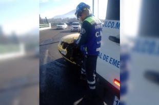 El automovilista fue atendido de manera oportuna por paramédicos de la Comisión Nacional de Emergencia Atlacomulco.