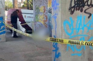 De acuerdo al reporte preliminar, este hombre se habría lanzado del puente peatonal,