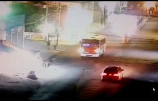 #Video: Mujer muere al caer de camión asaltado; uno de los ladrones ya está en el reclusorio