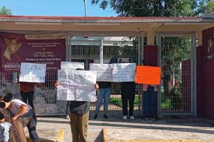Madres denunciaron conflictos internos y exigieron una revisión de la gestión escolar.