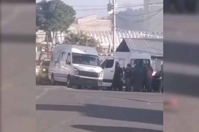 Autoridades acudieron al lugar del ataque armado en Ozumba para realizar las diligencias correspondientes y esclarecer el asesinato del conductor de transporte público.