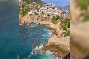 Los clavadistas de la zona participaron en el rescate de los turistas, quienes no presentaron lesiones graves. 