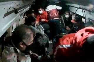 La unidad del transporte público cargó pasaje en la parada de "La Virgen", dirección a Chalco