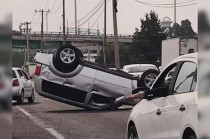 Afortunadamente, no se reportaron víctimas, únicamente daños materiales en la unidad siniestrada.