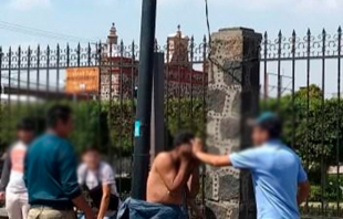 Comerciantes desnudan y rapan a presunto ladrón en Chalco