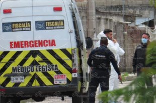 Elementos de seguridad y personal de la Fiscalía acudieron a un domicilio de la colonia Casa Blanca, en Metepec, donde fue localizado sin vida un hombre de aproximadamente 75 años.