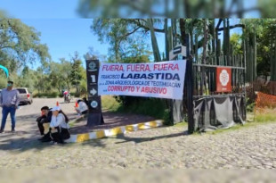 Protesta de artesanos en Teotihuacán por jefe de seguridad