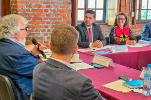 Subrayó la necesidad de cooperación intermunicipal para afrontar retos comunes sin fronteras políticas.