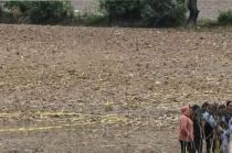 La víctima tenía 22 años y sus familiares arribaron al lugar de los hechos.