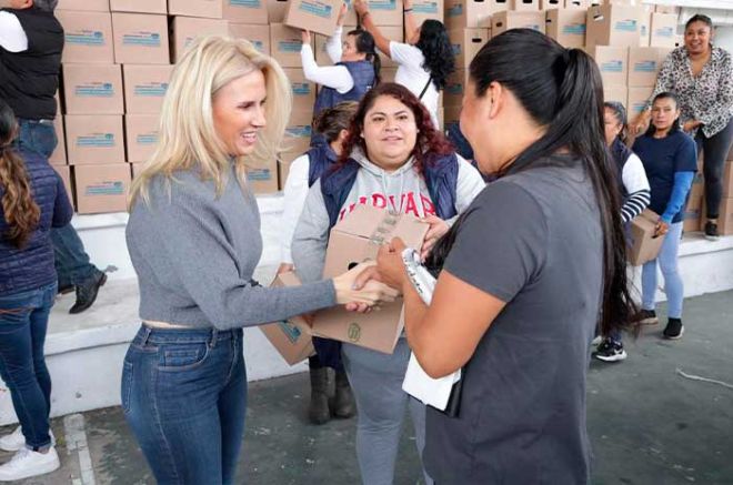 En El Olivo se entregaron apoyos alimentarios y de mejoramiento a la vivienda 