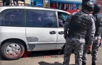 #Video: cadetes detienen en #Toluca a cuatro sujetos por secuestro de mujer en la Terminal