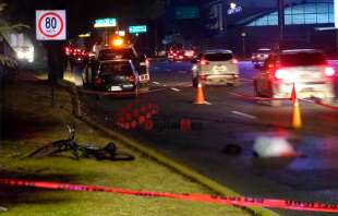 Según los primeros reportes, un vehículo particular arrolló al Biker quien quedó tendido sobre el asfalto