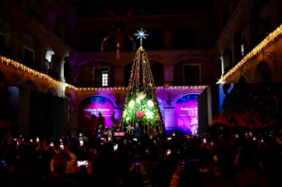 El árbol navideño de Palacio de Gobierno fue encendido durante la ceremonia encabezada por autoridades estatales y del Congreso