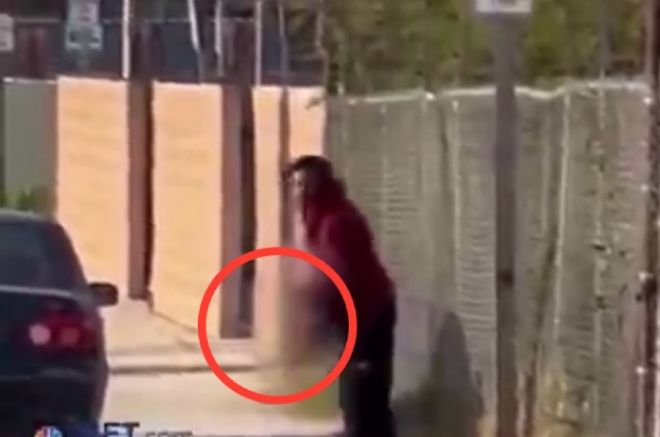 El hombre sin hogar, identificado como Resendo Téllez, de 27 años, fue detenido por las autoridades.