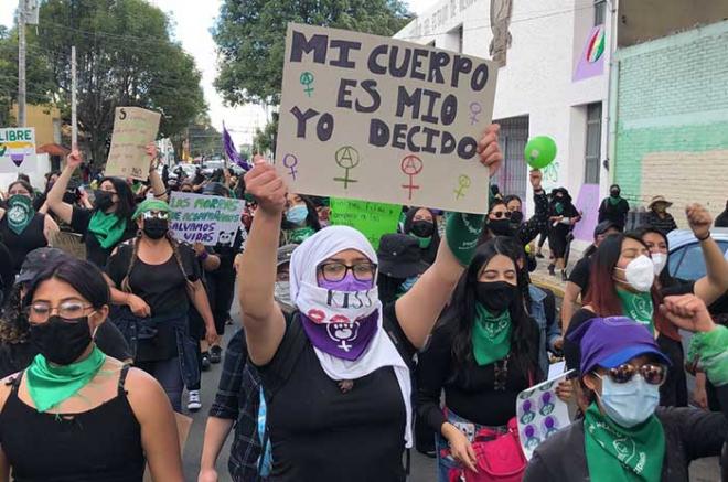 #Video: Molesta a ciudadanos marcha femenil proaborto, ante daños a edificios