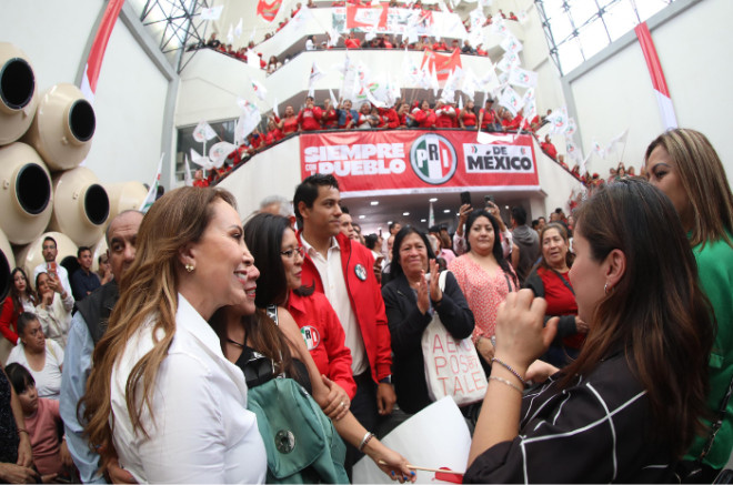 Cristina Ruiz en gira con la militancia priista