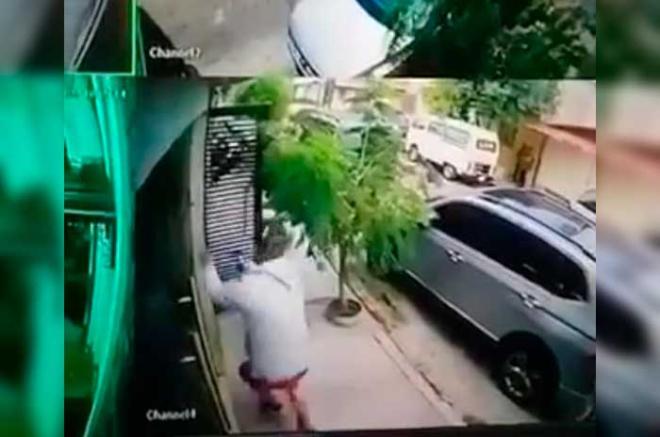 Tras darle alcance y dispararle, el atacante huyó del lugar.