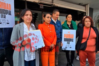 La regidora exigió una disculpa pública y llamó a cumplir con la normativa de paridad de género.