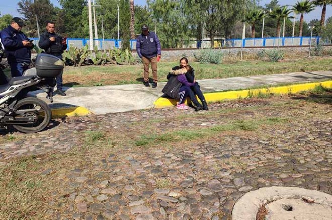 Ella dijo ser vecina de San Bernardino y pidió que le avisaran a su familia sobre su situación para que fueran por ella.