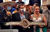 El cinturón es una pieza elaborada por el señor Raúl Pérez Carmona y la señora Vianey Rebeca Flores Martínez de San Cristóbal Huichochitlán