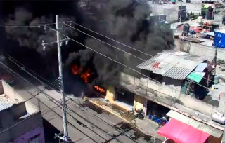 Muere mujer en incendio de Tlapalería en #Ecatepec