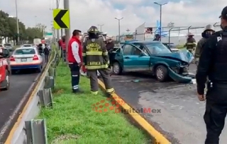 #Toluca #Precaución: Fuerte choque en Bulevar Aeropuerto con lesionados