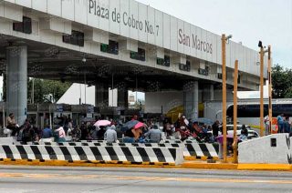 Video: CNTE levanta plumas de caseta en la México-Puebla