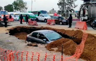 #Video: Por descuido hombre cae en una zanja de obra en #Nezahualcóyot