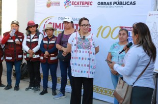 El programa “Cimientos de Esperanza” es impulsado por el gobierno municipal y busca aliviar el rezago que existe en Ecatepec; consiste en pavimentar con trabajo comunitario 100 calles en los primeros 100 días de gobierno.