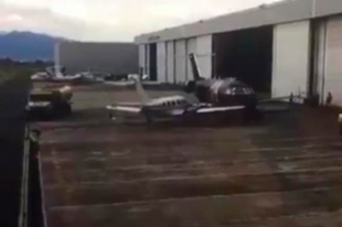#Video: Avión pierde control en el Aeropuerto de #Toluca y choca