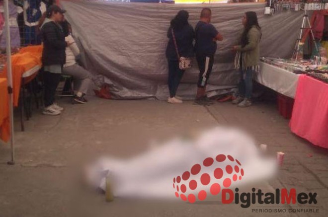 Según testigos, el hombre se sintió mal y se desvaneció mientras realizaba sus actividades cotidianas en el mercado.
